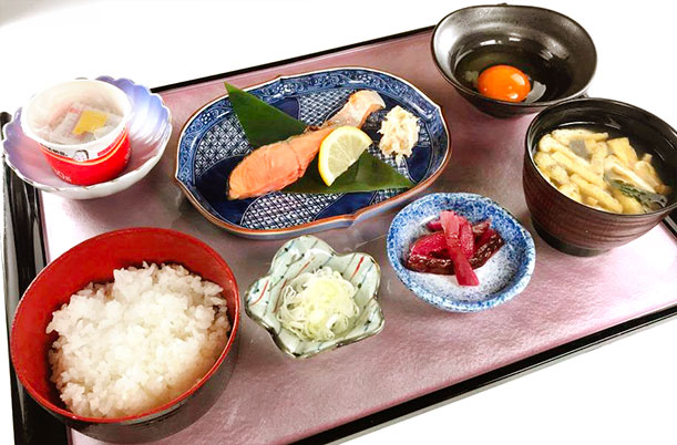 朝食