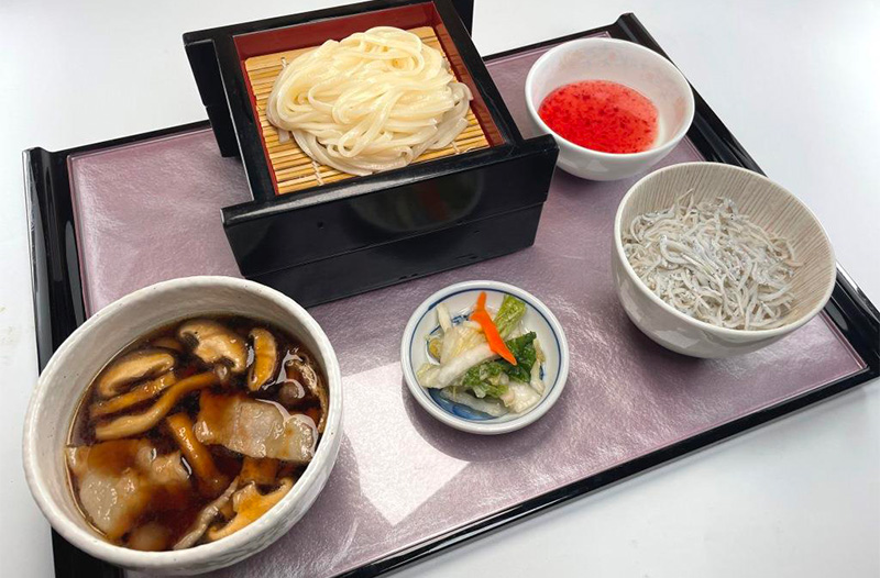 きのこ肉汁うどんとしらす丼